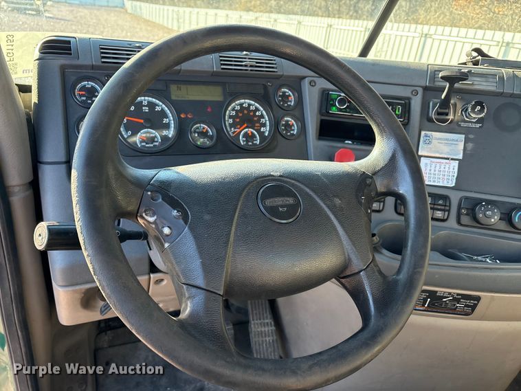 image for item YA2291 2017 Freightliner Cascadia 125 semi truck