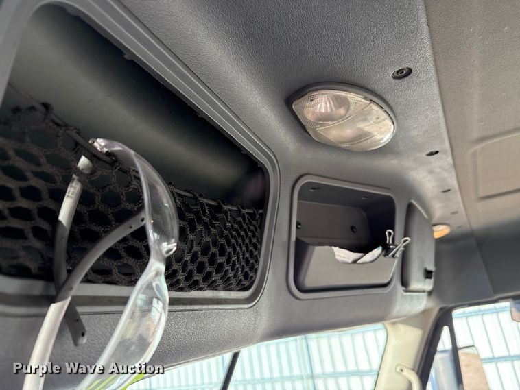 image for item YA2291 2017 Freightliner Cascadia 125 semi truck