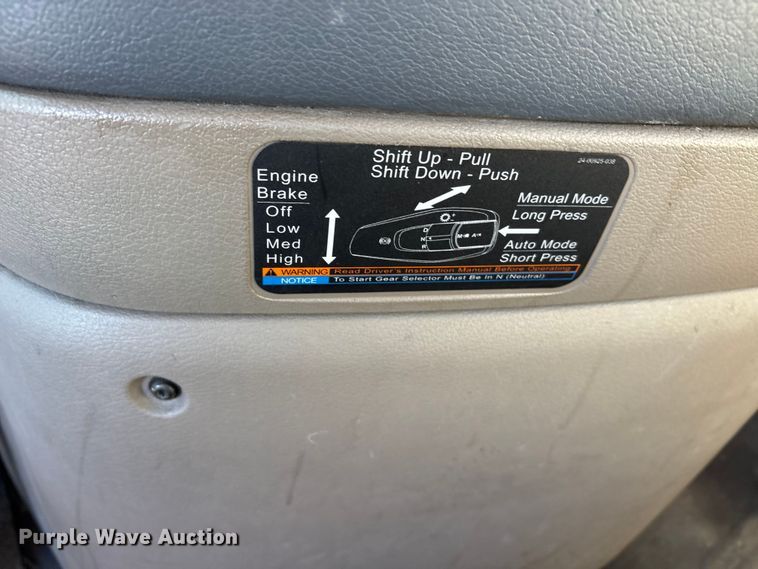 image for item YA2291 2017 Freightliner Cascadia 125 semi truck