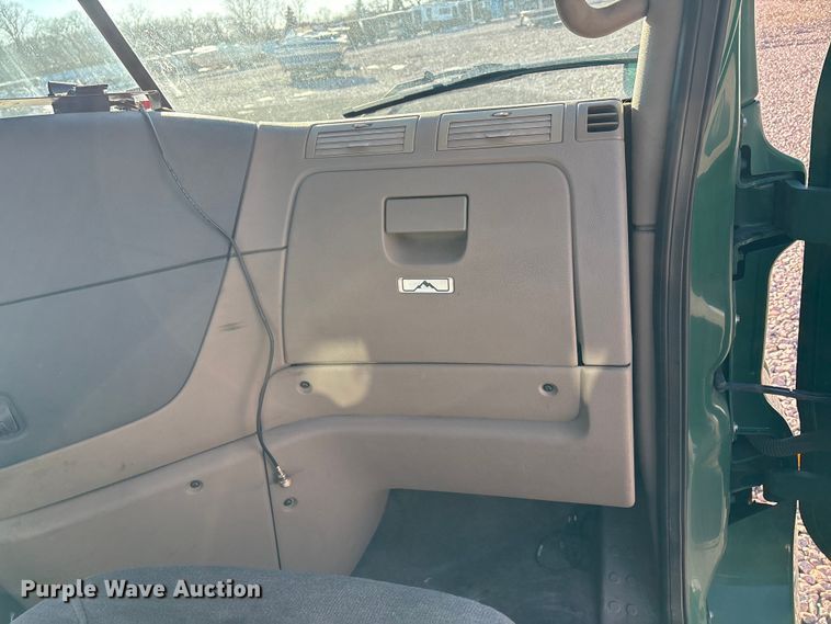 image for item YA2291 2017 Freightliner Cascadia 125 semi truck