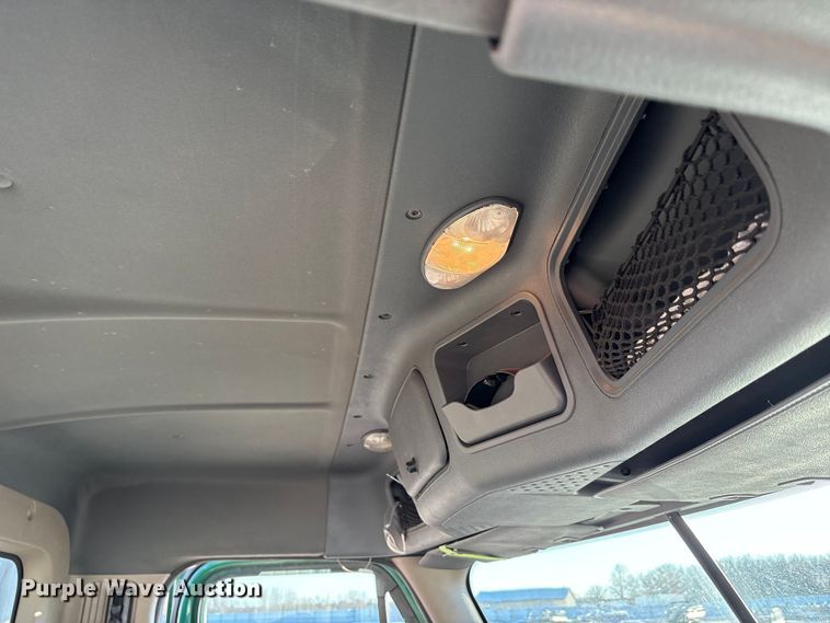 image for item YA2291 2017 Freightliner Cascadia 125 semi truck