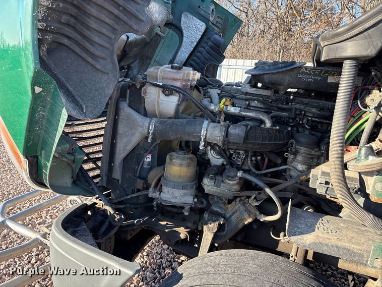 image for item YA2291 2017 Freightliner Cascadia 125 semi truck