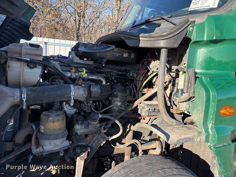 image for item YA2291 2017 Freightliner Cascadia 125 semi truck