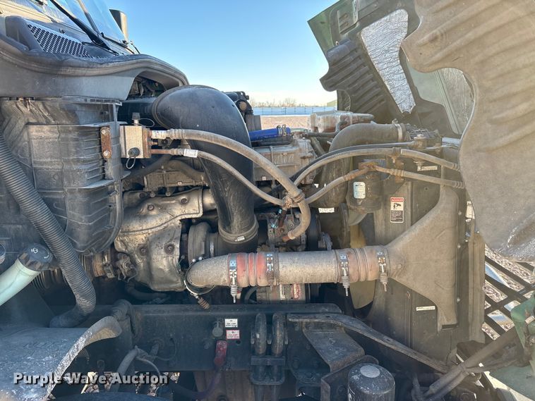 image for item YA2291 2017 Freightliner Cascadia 125 semi truck