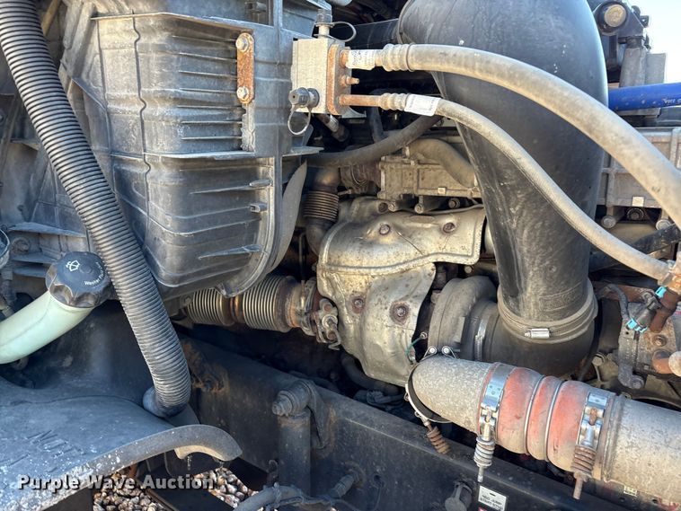 image for item YA2291 2017 Freightliner Cascadia 125 semi truck