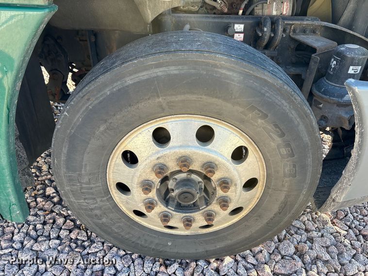 image for item YA2291 2017 Freightliner Cascadia 125 semi truck