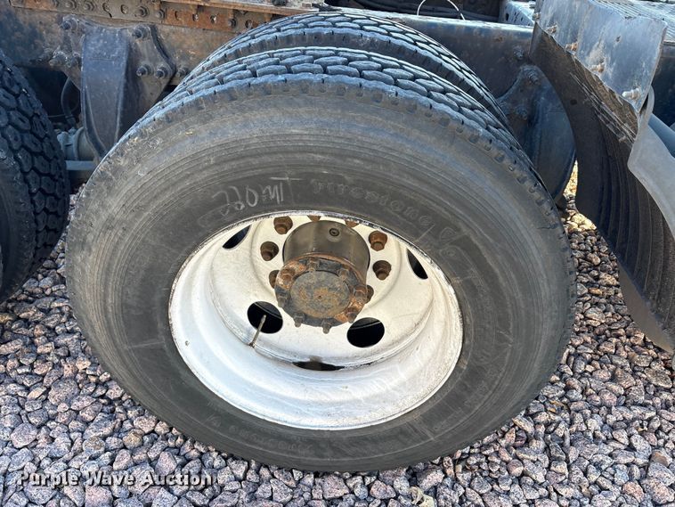 image for item YA2291 2017 Freightliner Cascadia 125 semi truck