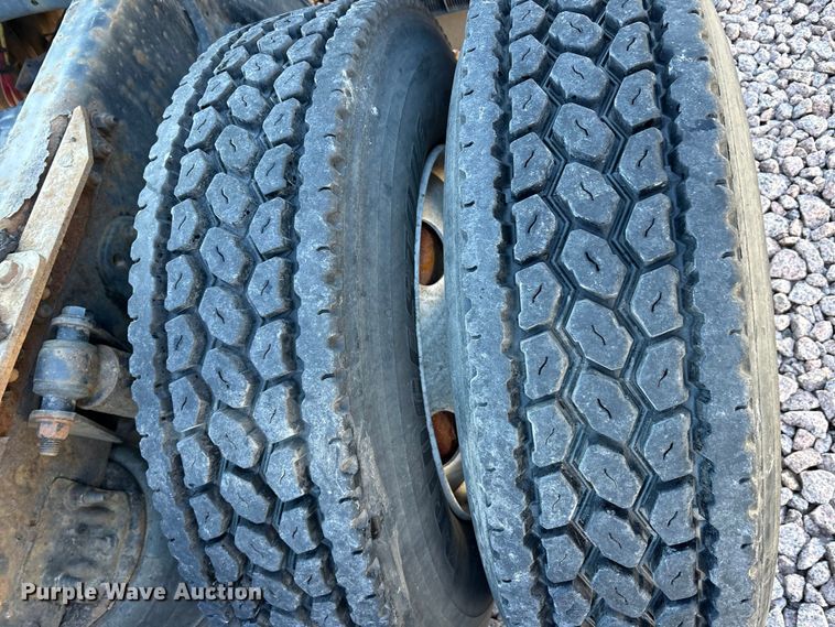 image for item YA2291 2017 Freightliner Cascadia 125 semi truck