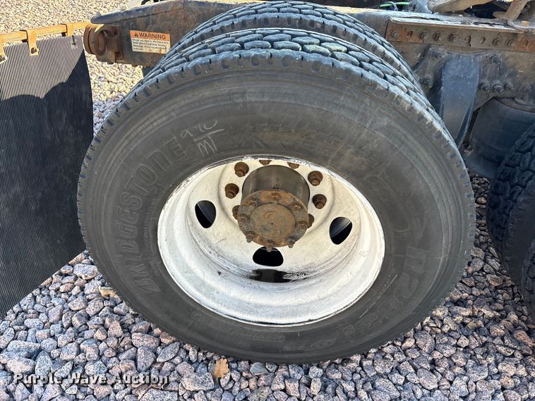 image for item YA2291 2017 Freightliner Cascadia 125 semi truck