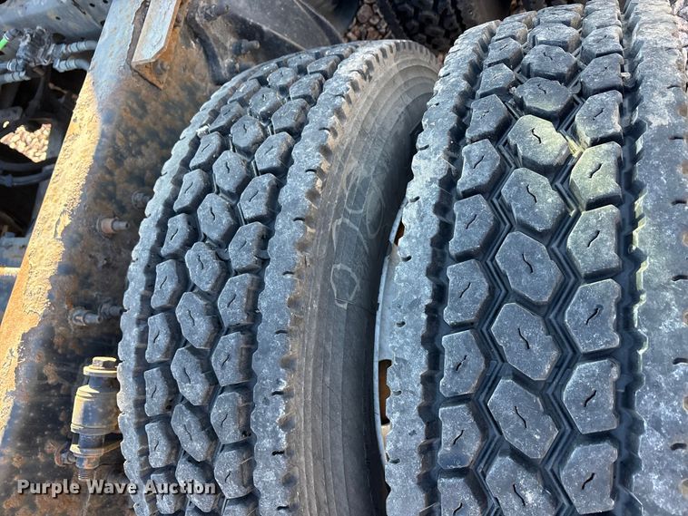 image for item YA2291 2017 Freightliner Cascadia 125 semi truck