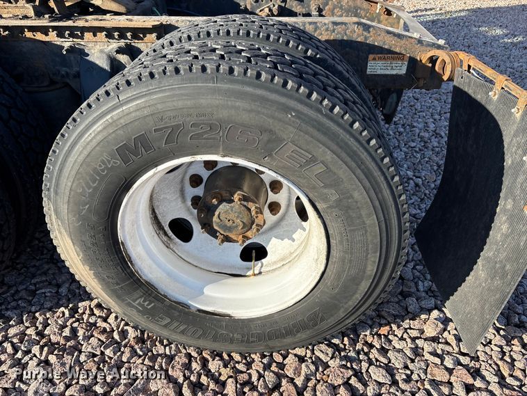 image for item YA2291 2017 Freightliner Cascadia 125 semi truck