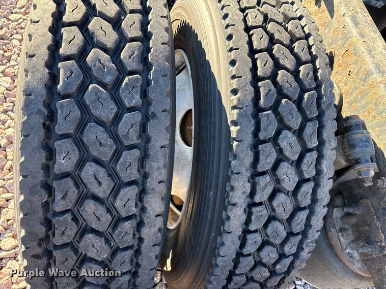 image for item YA2291 2017 Freightliner Cascadia 125 semi truck