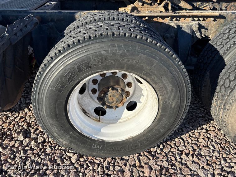 image for item YA2291 2017 Freightliner Cascadia 125 semi truck