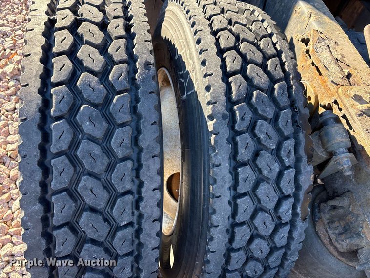 image for item YA2291 2017 Freightliner Cascadia 125 semi truck