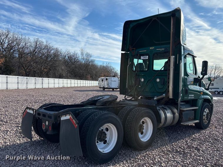 image for item YA2292 2017 Freightliner Cascadia 125 semi truck