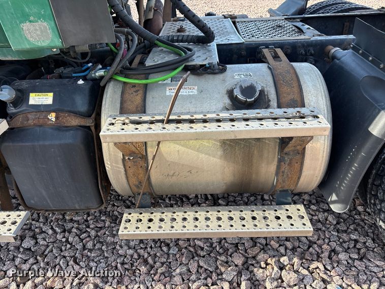 image for item YA2292 2017 Freightliner Cascadia 125 semi truck