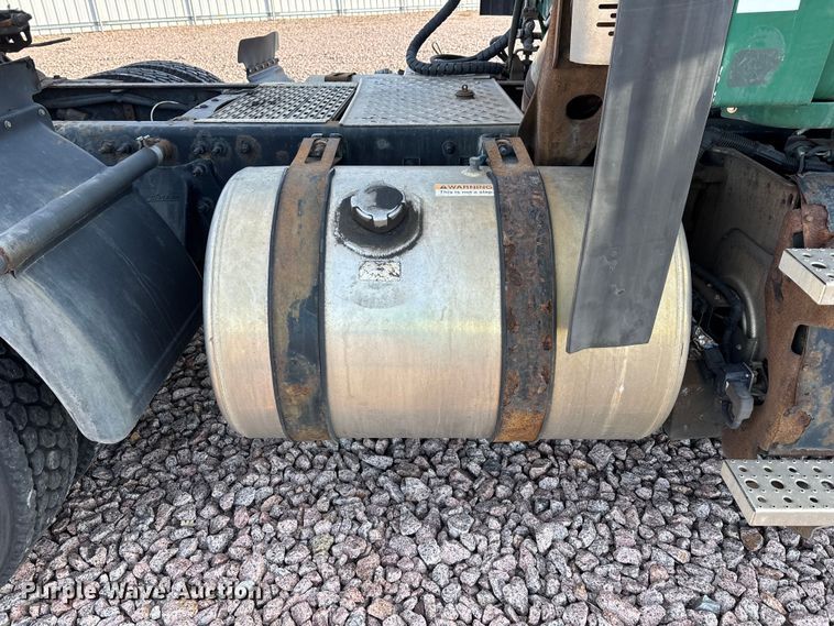 image for item YA2292 2017 Freightliner Cascadia 125 semi truck