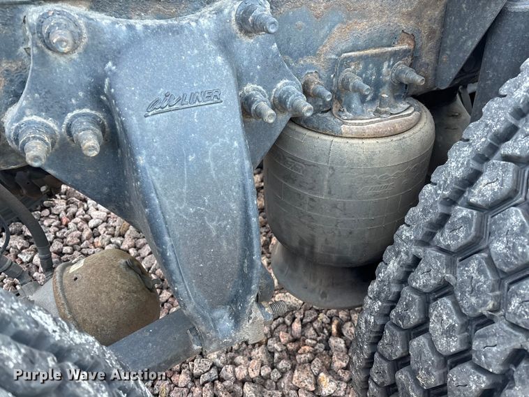 image for item YA2292 2017 Freightliner Cascadia 125 semi truck