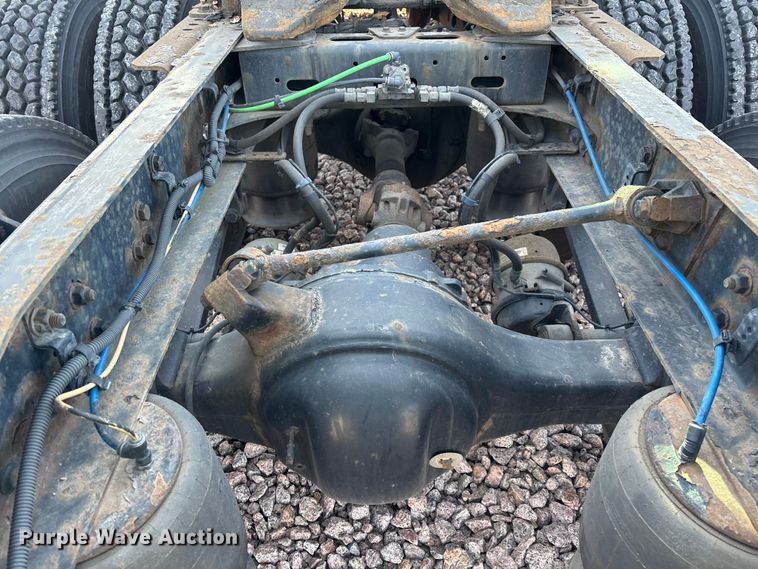 image for item YA2292 2017 Freightliner Cascadia 125 semi truck