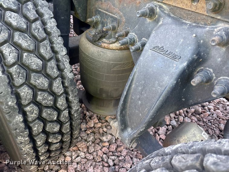 image for item YA2292 2017 Freightliner Cascadia 125 semi truck