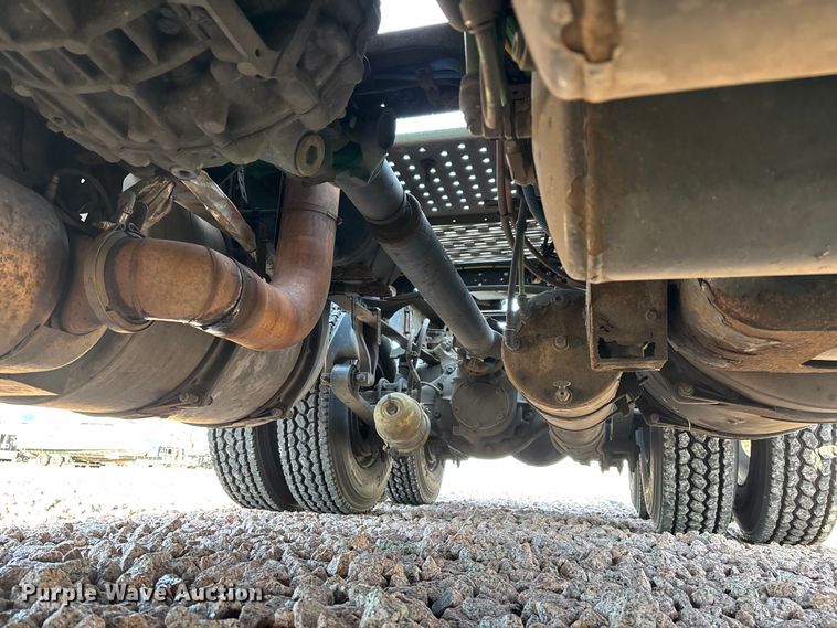 image for item YA2292 2017 Freightliner Cascadia 125 semi truck