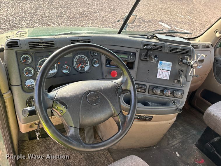 image for item YA2292 2017 Freightliner Cascadia 125 semi truck