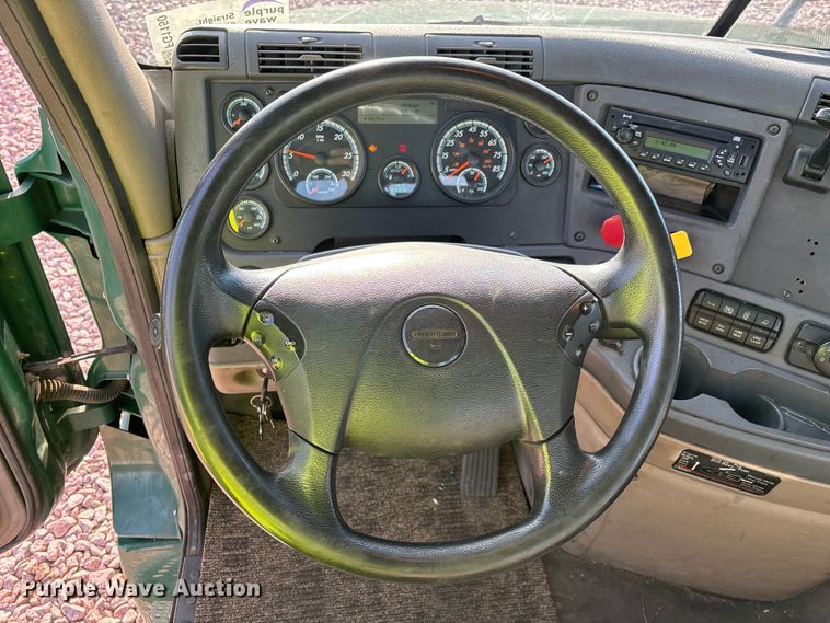 image for item YA2292 2017 Freightliner Cascadia 125 semi truck