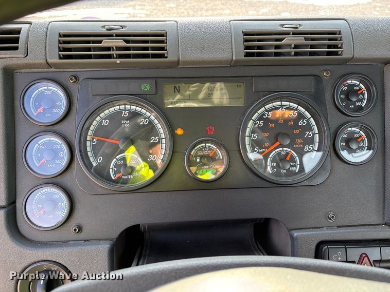 image for item YA2292 2017 Freightliner Cascadia 125 semi truck