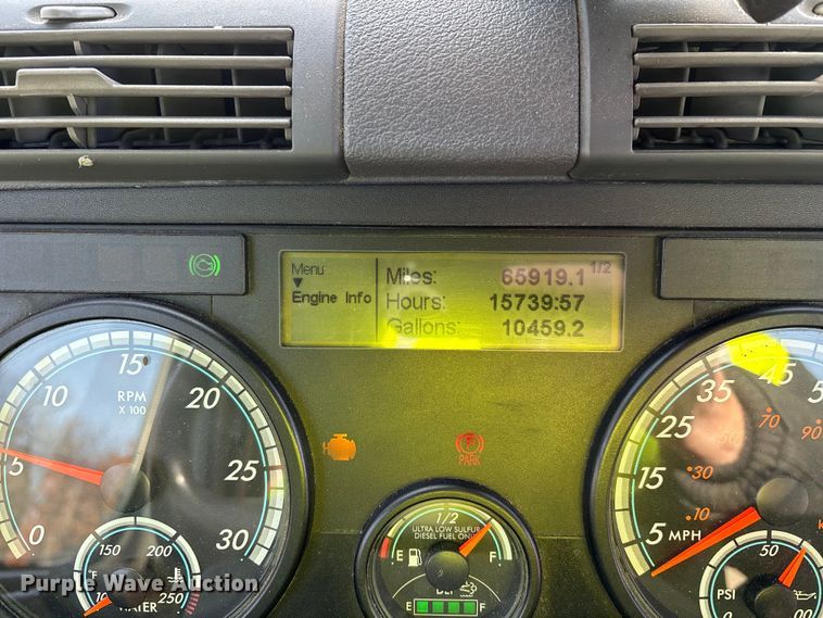 image for item YA2292 2017 Freightliner Cascadia 125 semi truck