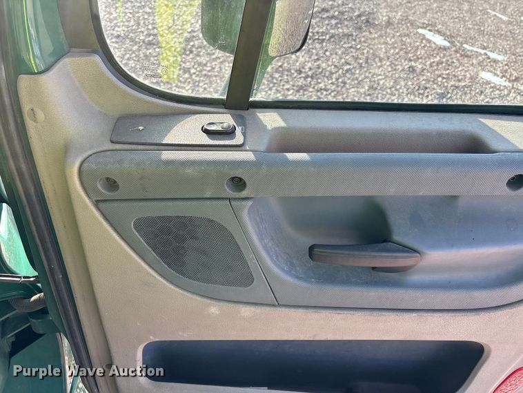 image for item YA2292 2017 Freightliner Cascadia 125 semi truck