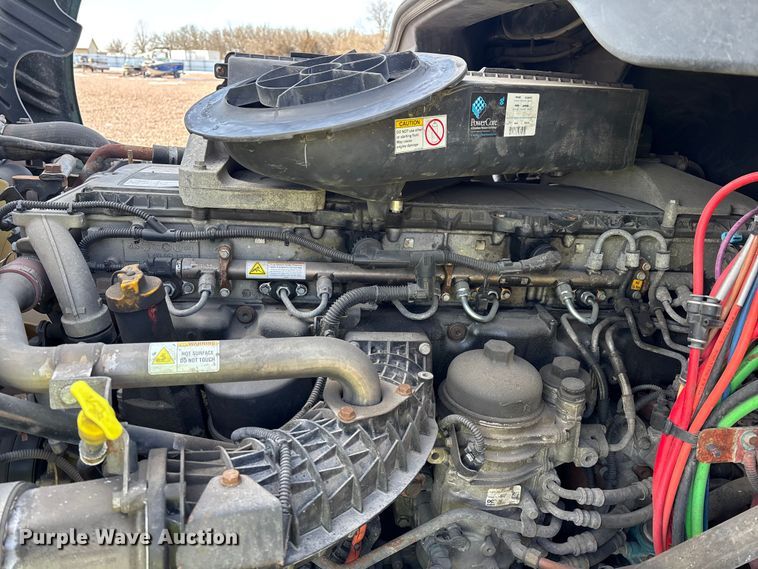 image for item YA2292 2017 Freightliner Cascadia 125 semi truck