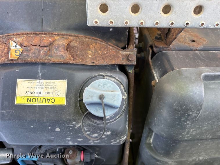 image for item YA2292 2017 Freightliner Cascadia 125 semi truck