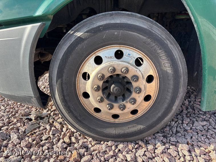 image for item YA2292 2017 Freightliner Cascadia 125 semi truck