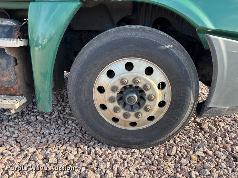 image for item YA2292 2017 Freightliner Cascadia 125 semi truck