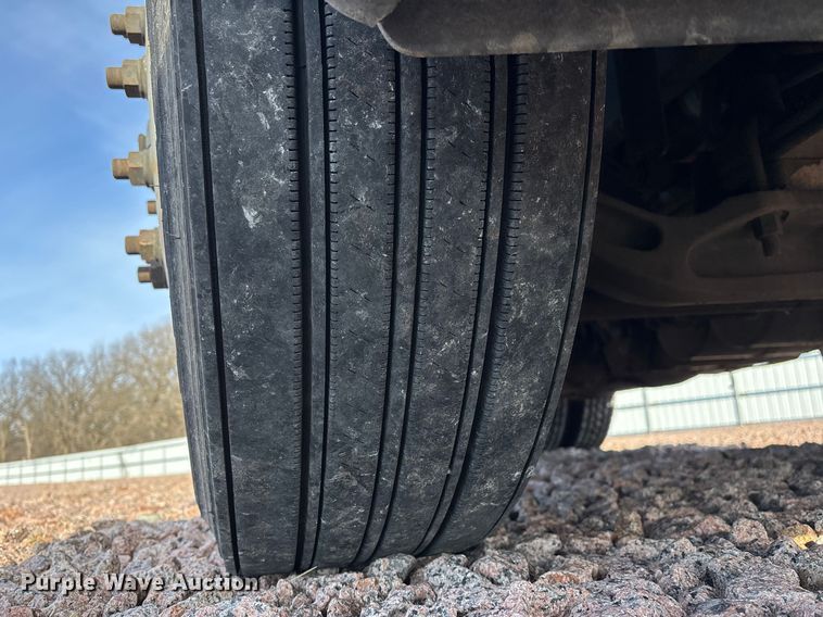 image for item YA2292 2017 Freightliner Cascadia 125 semi truck