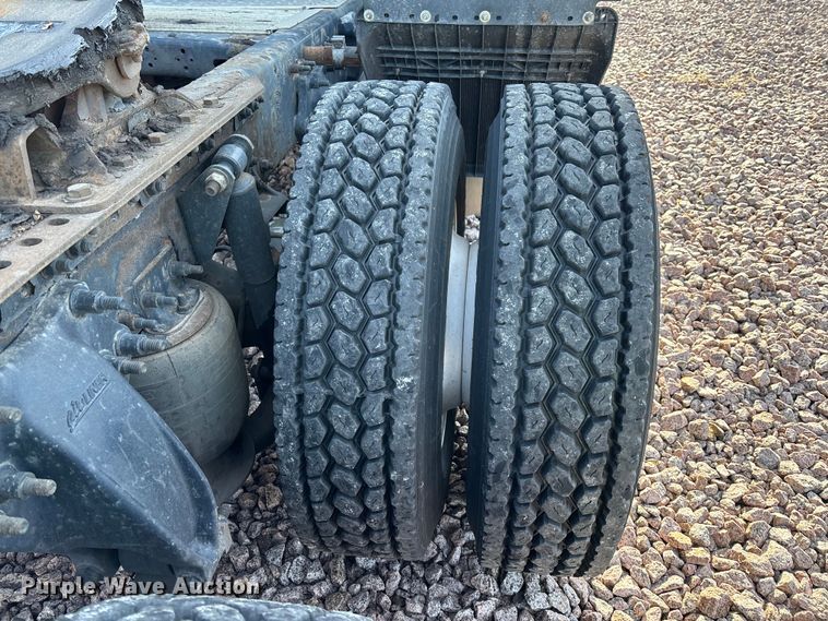 image for item YA2292 2017 Freightliner Cascadia 125 semi truck