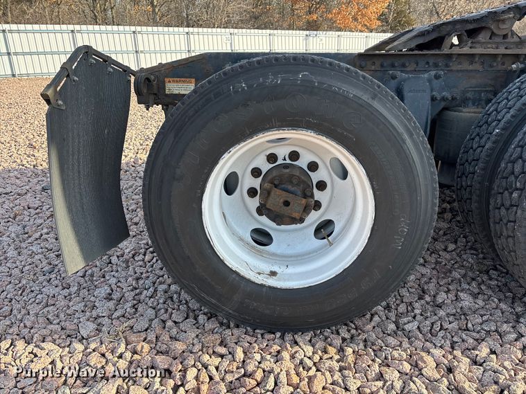 image for item YA2292 2017 Freightliner Cascadia 125 semi truck