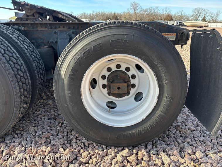 image for item YA2292 2017 Freightliner Cascadia 125 semi truck