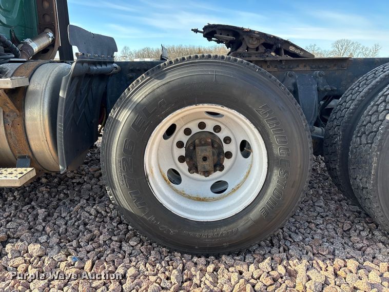 image for item YA2292 2017 Freightliner Cascadia 125 semi truck