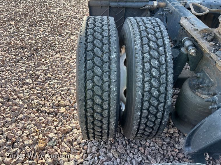 image for item YA2292 2017 Freightliner Cascadia 125 semi truck