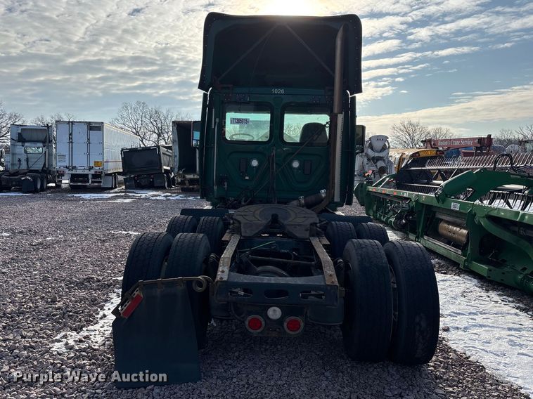 image for item YA2293 2017 Freightliner Cascadia 125 semi truck