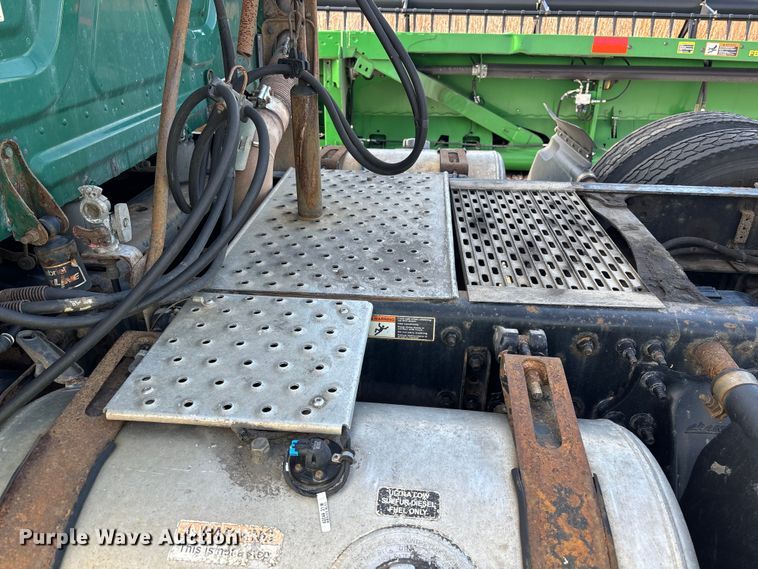 image for item YA2293 2017 Freightliner Cascadia 125 semi truck