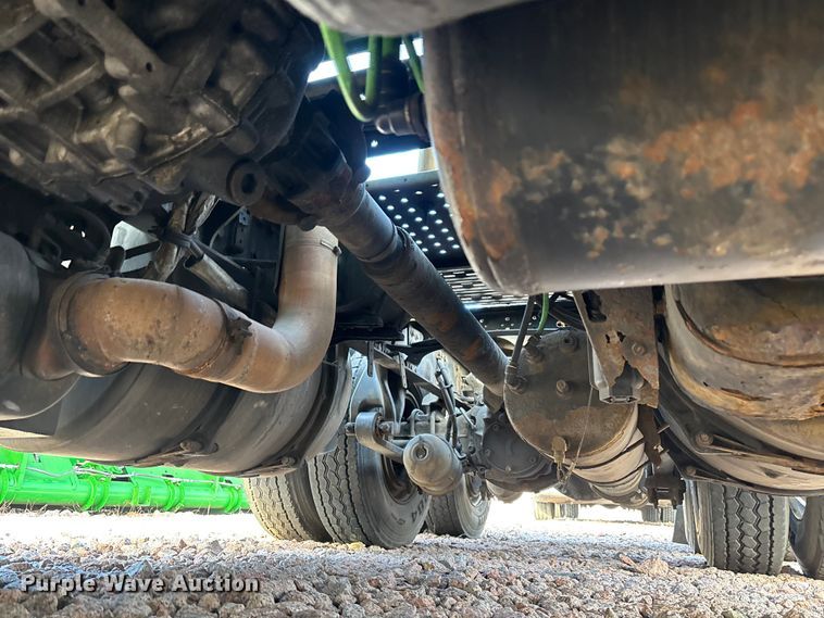 image for item YA2293 2017 Freightliner Cascadia 125 semi truck