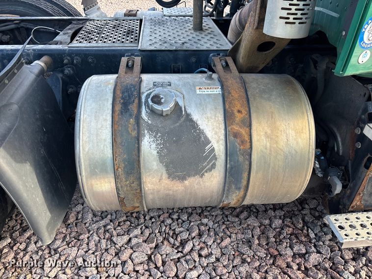 image for item YA2293 2017 Freightliner Cascadia 125 semi truck