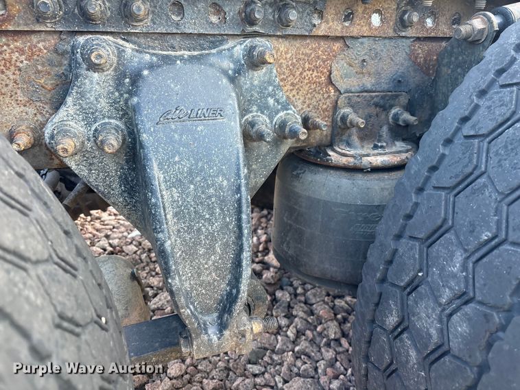 image for item YA2293 2017 Freightliner Cascadia 125 semi truck