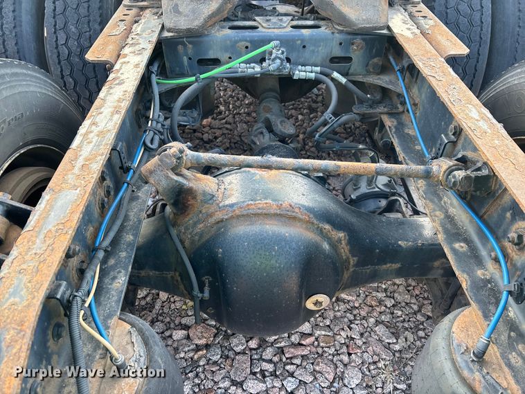 image for item YA2293 2017 Freightliner Cascadia 125 semi truck