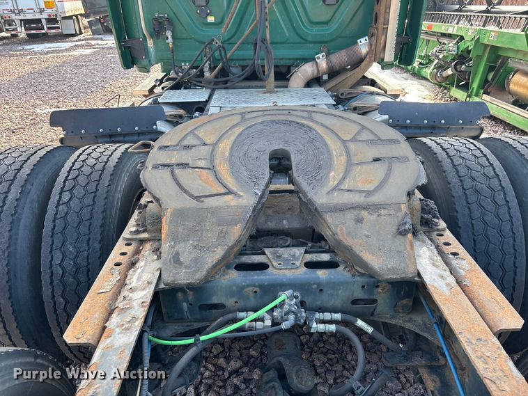 image for item YA2293 2017 Freightliner Cascadia 125 semi truck