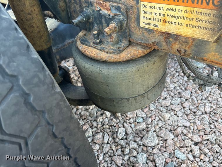 image for item YA2293 2017 Freightliner Cascadia 125 semi truck