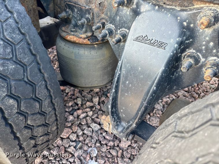 image for item YA2293 2017 Freightliner Cascadia 125 semi truck