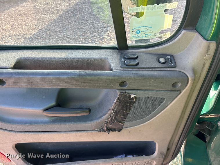 image for item YA2293 2017 Freightliner Cascadia 125 semi truck